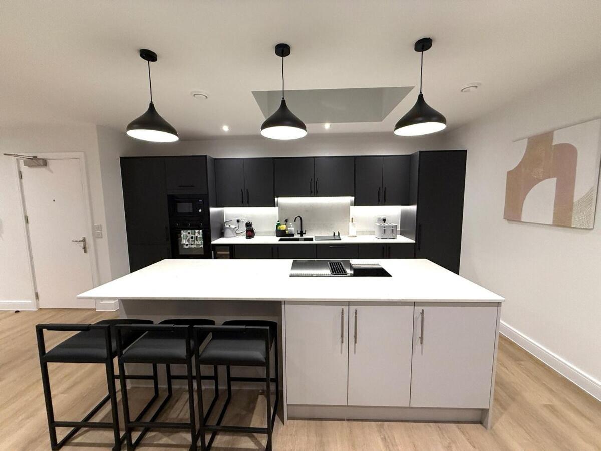 Sale Road Serviced Apartments Near Airport & Trafford Centre Wythenshawe Exterior photo