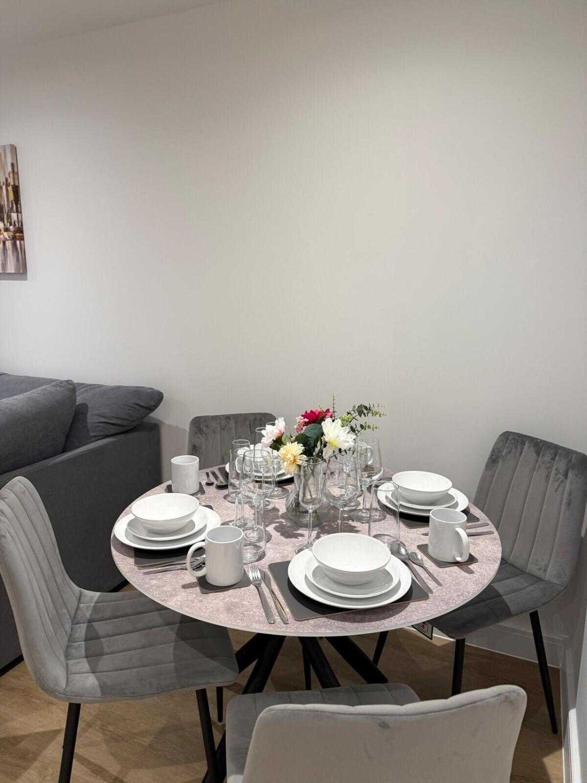 Sale Road Serviced Apartments Near Airport & Trafford Centre Wythenshawe Room photo