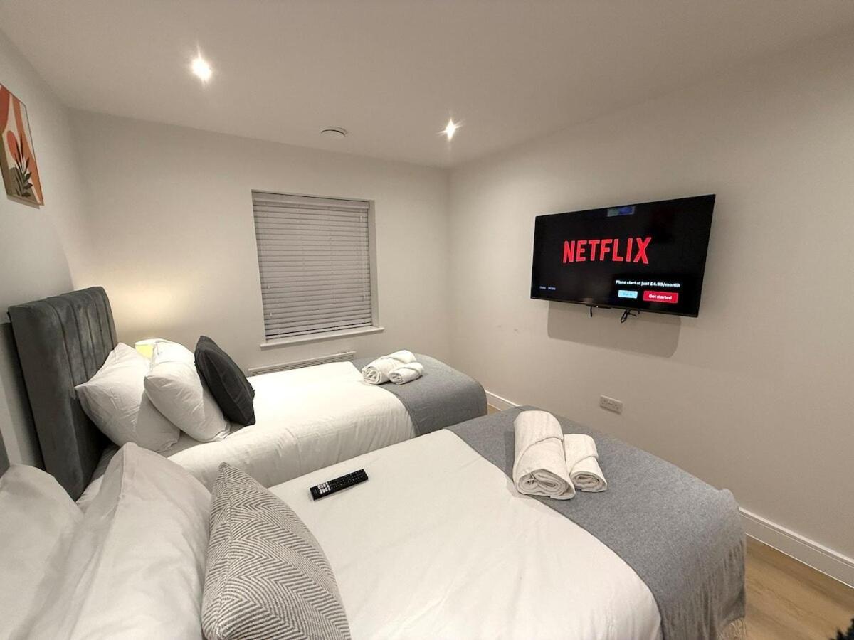 Sale Road Serviced Apartments Near Airport & Trafford Centre Wythenshawe Room photo